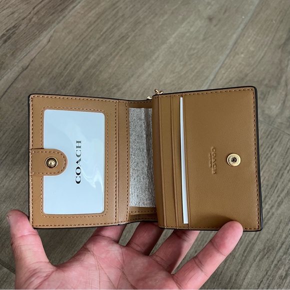 Coach Snap Wallet In Signature Canvas - Picture 9 of 10